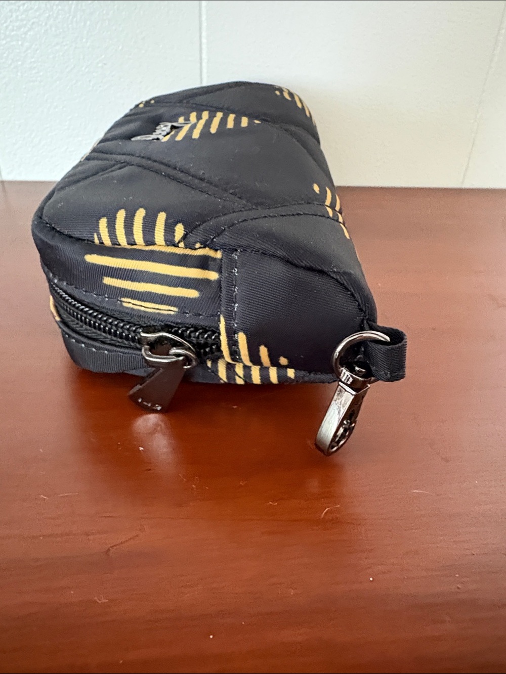Lug BOBSLED XL Black Quilted Eyeglass Case Hearts Gold Zip Top Clip Cosmetic Bag - Picture 4 of 10